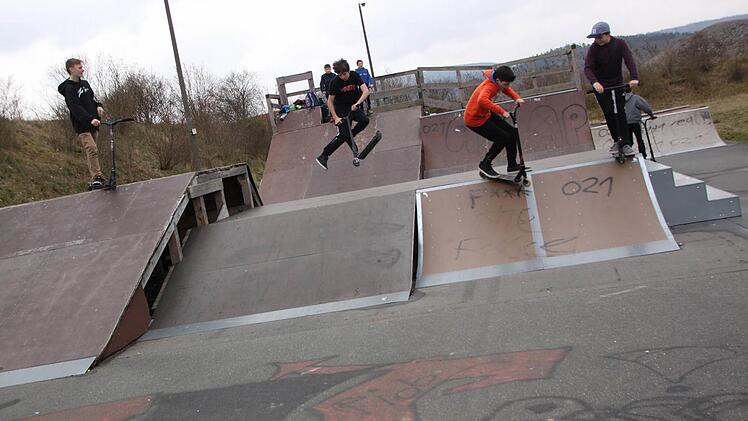 Die Skaterbahn am Pferdsfelder Weg ist gut in Schuss - und sie wird von Jugendlichen gern angenommen. Foto: Matthias Einwag