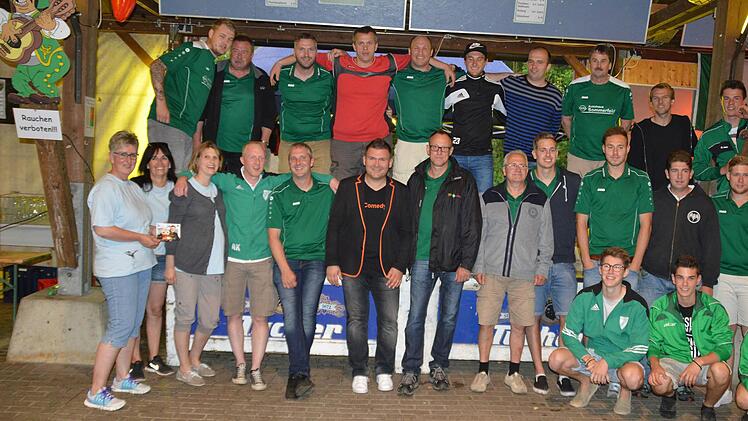 90 Jahre FC Poppenlauer wurden mit vielen Besuchern gefeiert. Foto:Annette Warmuth