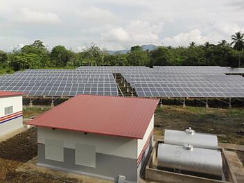 Stromversorgung in den Tropen: Ein PV-Diesel-Hybrid-System von IBC Solar in Malaysia, das neun Inseln im südchinesischen Meer versorgt Foto: IBC Solar