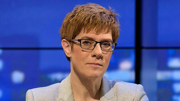 Die saarl&auml;ndische Ministerpr&auml;sidentin muss nach einem Verkehrsunfall ins Krankenhaus. Archivbild: dpa/Oliver Dietze