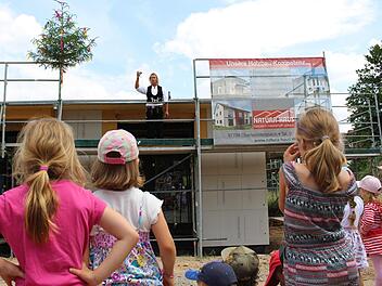 Dem Richtspruch lauschten die Kinder ausnahmsweise ruhig.   Foto: Julia Raab