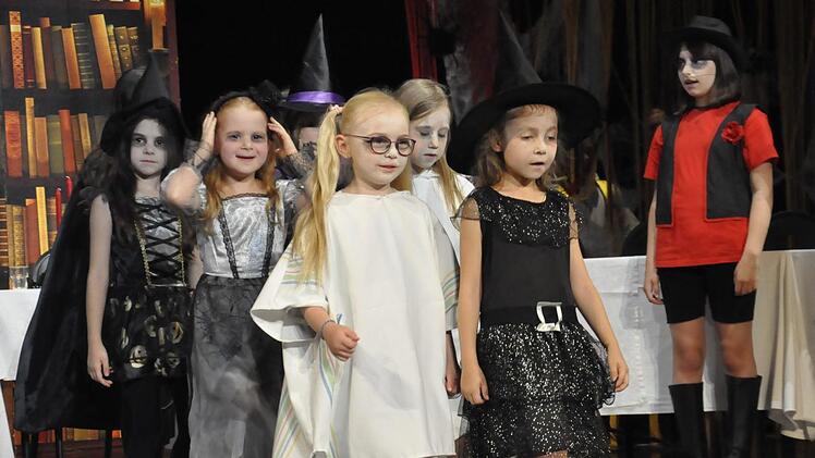 Das Gespenst von Canterville nach Oscar Wild wurde als Kindermusical im Kissinger Kurtheater aufgeführt. Foto: Peter Klopf