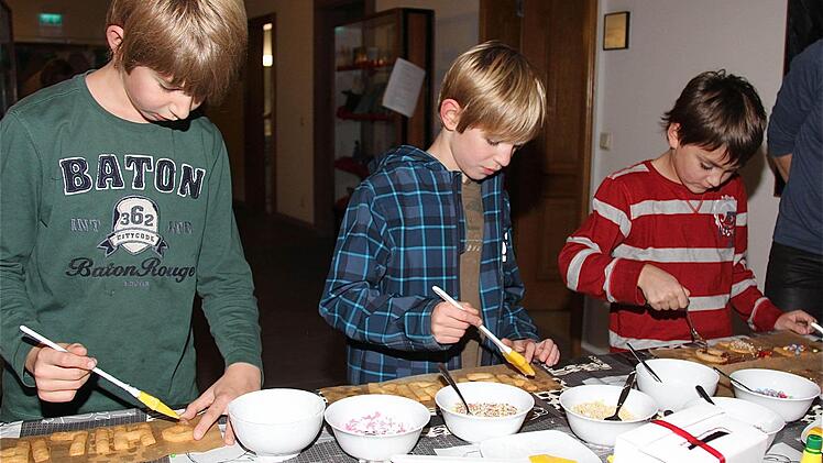 Kinderkisten-Workshop mit der Buchstabenbäckerei (v.l.) Philipp, Henrik und Moritz.