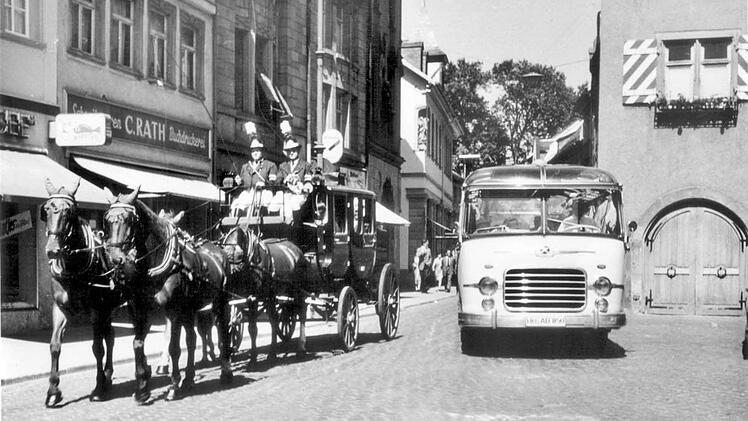 Postkutsche auf dem Kissinger Marktplatz 1969