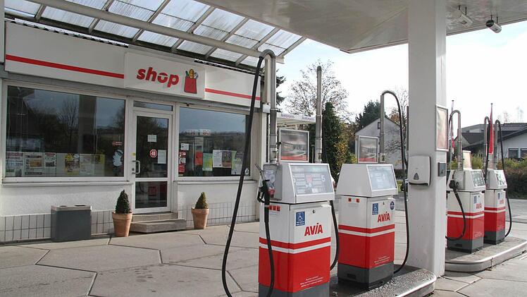 Verwaist und total leer - die Avia-Tankstelle am Ortsausgang von Stadtsteinach ist zu, die Stadtsteinacher sind geschockt. Fotos: Sonja Adam
