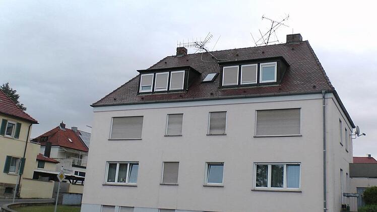 Der Sturm: in der Haßfurter Hofheimer Straße ein Antennenkiller.  Foto: Christian Licha