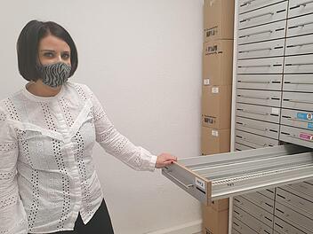 Apothekerin Julia Bredemeyer hat wie viele ihrer Kollegen aus den Medien von dem Vorstoß des Gesundheitsminister  erfahren und musste die FFP2-Masken nun auf die Schnelle in Eigenregie bestellen. Noch sind sie nicht da. Foto: Christine Fischer