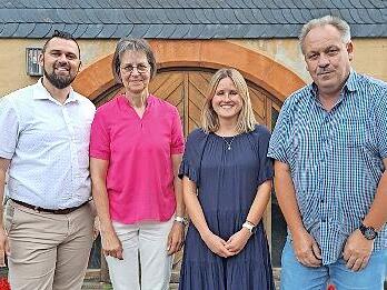 Bürgermeister Thomas Henfling (von links) verabschiedete die Leiterin des Züntersbacher Kindergartens, Gisela Zeller. Zum Ruhestand gratulierten auch Personalrätin Laura Pecher und Uwe Ziegler (Sachgebietsleiter Jugend und Soziales).