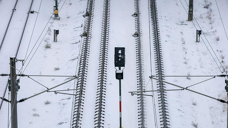 Winterwetter &ndash; Sturmtief Elli &ndash; Bahn
