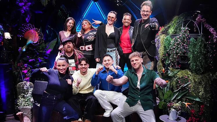 Dann schienen die "Top Ten" f&uuml;r die erste Liveshow gefunden. Die Au&szlig;erw&auml;hlten freuten sich zurecht. Das war das letzte Bild von den Aufzeichnungen, die bereits im Herbst 2025 stattfanden.