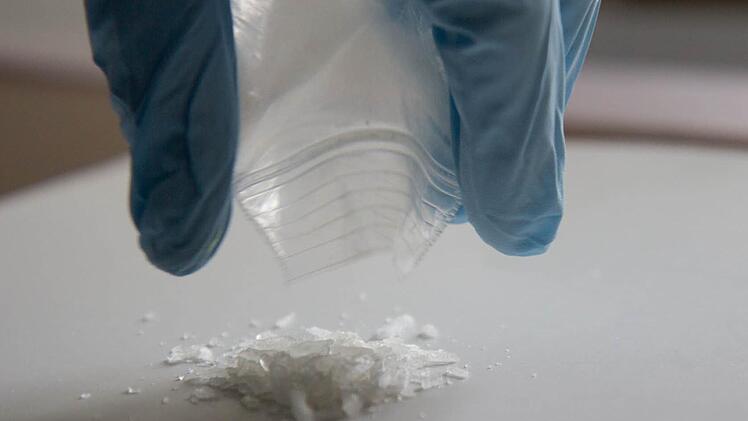 Sieht harmlos aus, ist aber eine gefährlich Droge: Crystal Speed. Wegen Handeltreibens mit diesem Rauschgift wurde jetzt ein 25-Jähriger vom Amtsgericht Kulmbach zu einer Geldstrafe in Höhe von 2000 Euro verdonnert. Foto: Archiv