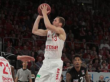 Janis Strelnieks traf am Samstag gegen die Ulmer aus allen Lagen. Fotos: sportpress