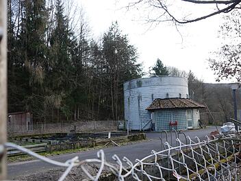 Das Gesundheitsamt sorgt sich darum, dass auch im Oberen Sinntal zu viele Schadstoffe  eingeleitet werden könnten. Das Foto zeigt die alte Kläranlage in Riedenberg. Foto: Rebecca Vogt