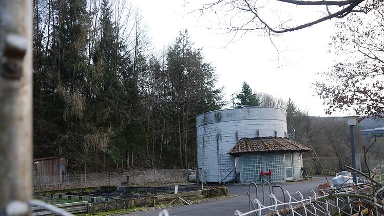 Das Gesundheitsamt sorgt sich darum, dass auch im Oberen Sinntal zu viele Schadstoffe  eingeleitet werden könnten. Das Foto zeigt die alte Kläranlage in Riedenberg. Foto: Rebecca Vogt
