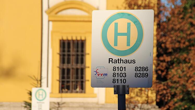 Kitzingen: Rathaus schließt zum Fasching früher