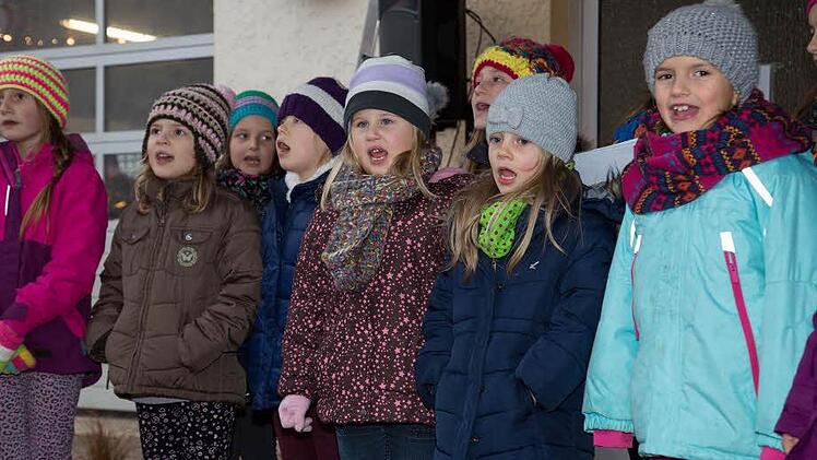 Der Kinderchor zog am Nachmittag viele Besucher an. Kinderchor Foto: Klaus Gagel