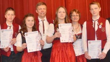 Auf die Jungmusiker, die das Leistungsabzeichen in Gold, Silber und Bronze erreichten, ist der MV besonders stolz.Karl-Heinz Hofmann