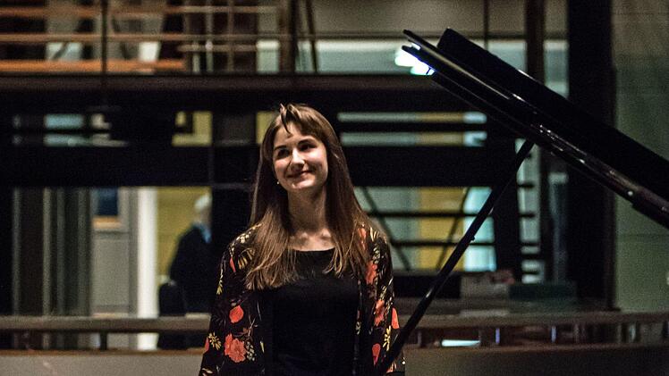 Ein anspruchsvolles Programm mit Werken von Bach bis Skrjabin gestaltete die junge Pianistin Aurelia Shimkus bei ihrem Coburg-Debüt beim "Verein" im HUK-Foyer.Foto: Jochen Berger