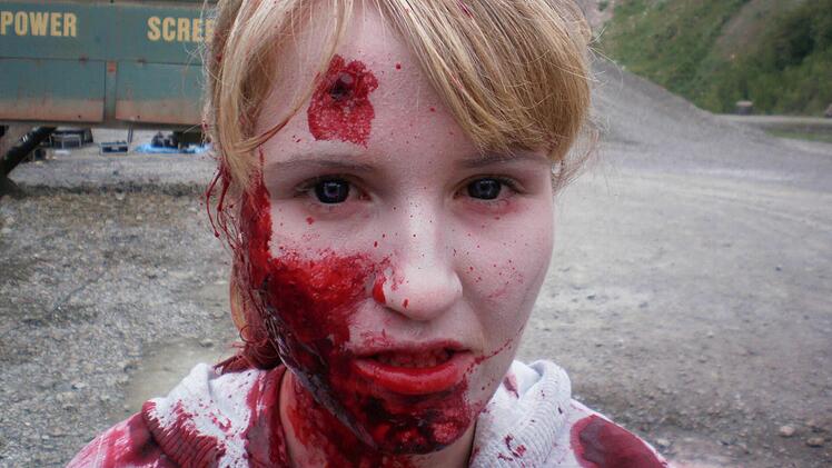 Bei der Maske für die Zombie-Statisten waren Profis am Werk.