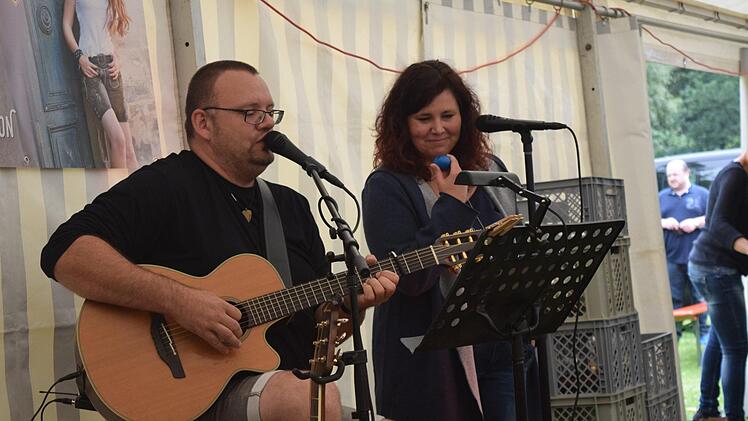 Am Nachmittag sorgte das Duo um Stefan "Balu" Schütz mit akustischer Musik für eine stimmungsvolle Atmosphäre. Daniela Pondelicek