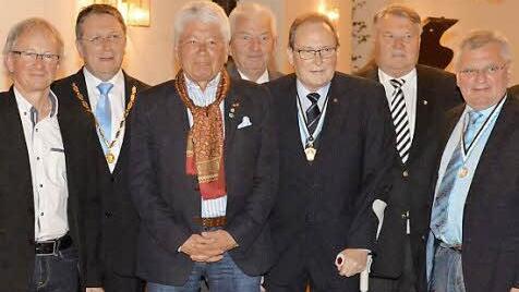 Die verabschiedeten Stadträte - von links: Volker Wack, OB Henry Schramm, Wolfgang Protzner, Ortssprecher Klaus Vetter, Herbert München, Edi Trapper und Claus Stenglein.