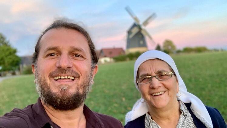 Das Risiko einer Infektion wollte Florim Gashi nicht eingehen und verzichtete 2020 erstmals auf den obligatorischen Sommerurlaub in seiner alten Heimat im Kosovo. Sobald die Zahl der Infizierten im Balkanstaat wieder gefallen ist, hofft er seine Mutter wiedersehen zu können.  Foto: Gashi
