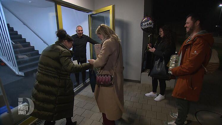 Sonia, Anja, Dana und Cédric haben reichlich Geburtstagsgeschenke für Pasqualino dabei.