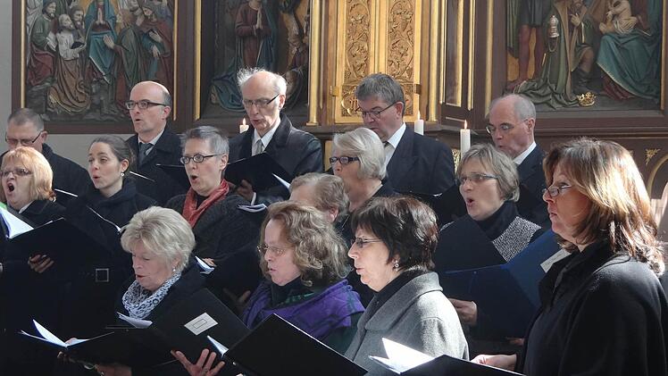 Zum Osterfeste sang der Kirchenchor St. Laurentius in Begleitung von Solisten und Streichern die "Missa civilis in B" von Valentin Rathgeber. Er gilt als der bekannteste und bedeutendste mainfränkische Komponist des Barocks.