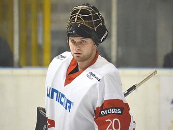 Schon in den letzten Jahren erwies sich Martin Hildenbrand (Bild) als starker Rückhalt bei den "Hawks" des ESC Haßfurt. Auch in der Saison 2014/2015 steht der 25-Jährige nun wieder zwischen den Pfosten. Als "Backup" steht Rückkehrer Joshua Platten parat.
