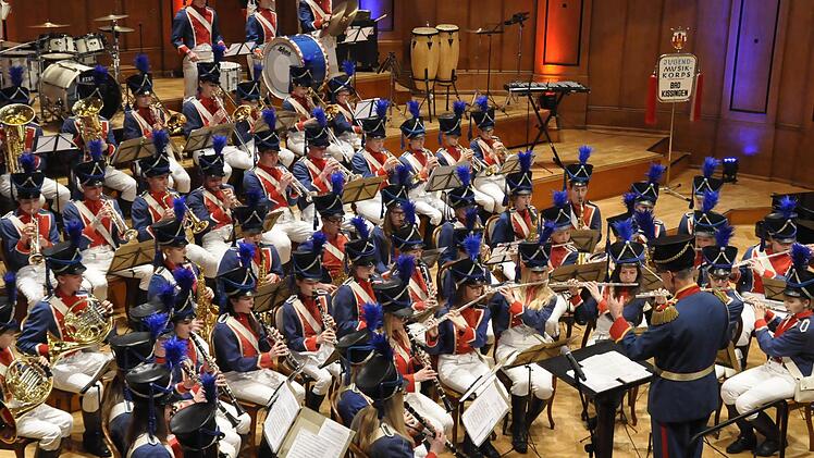 Das Jugendmusikorps der Stadt Bad Kissingen zeigte bei seinem Konzert im Regentenbau wieder einmal auf welch hohem Niveau der musikalischen Jugendarbeit in der Stadt. Foto: Peter Klopf