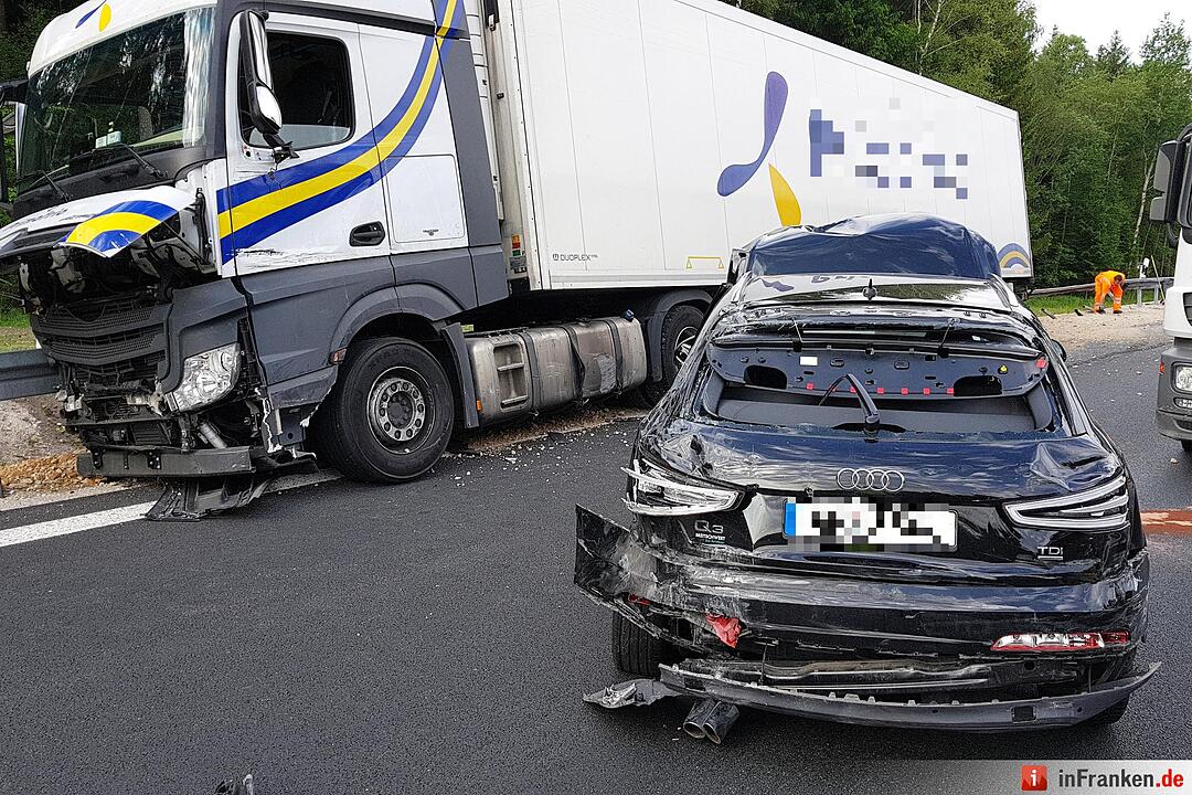 Unfall mit mehreren Fahrzeugen auf der A6 bei Nürnberg-Langwasser
