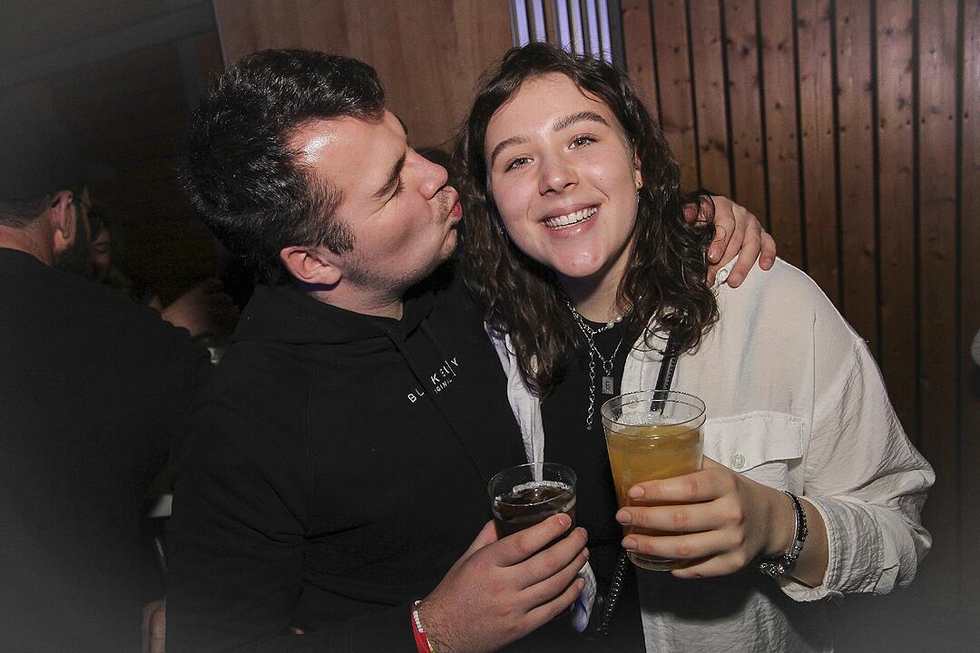 Mit vielen Party-Songs der 80er & 90er und Rock-Pop Klassikern