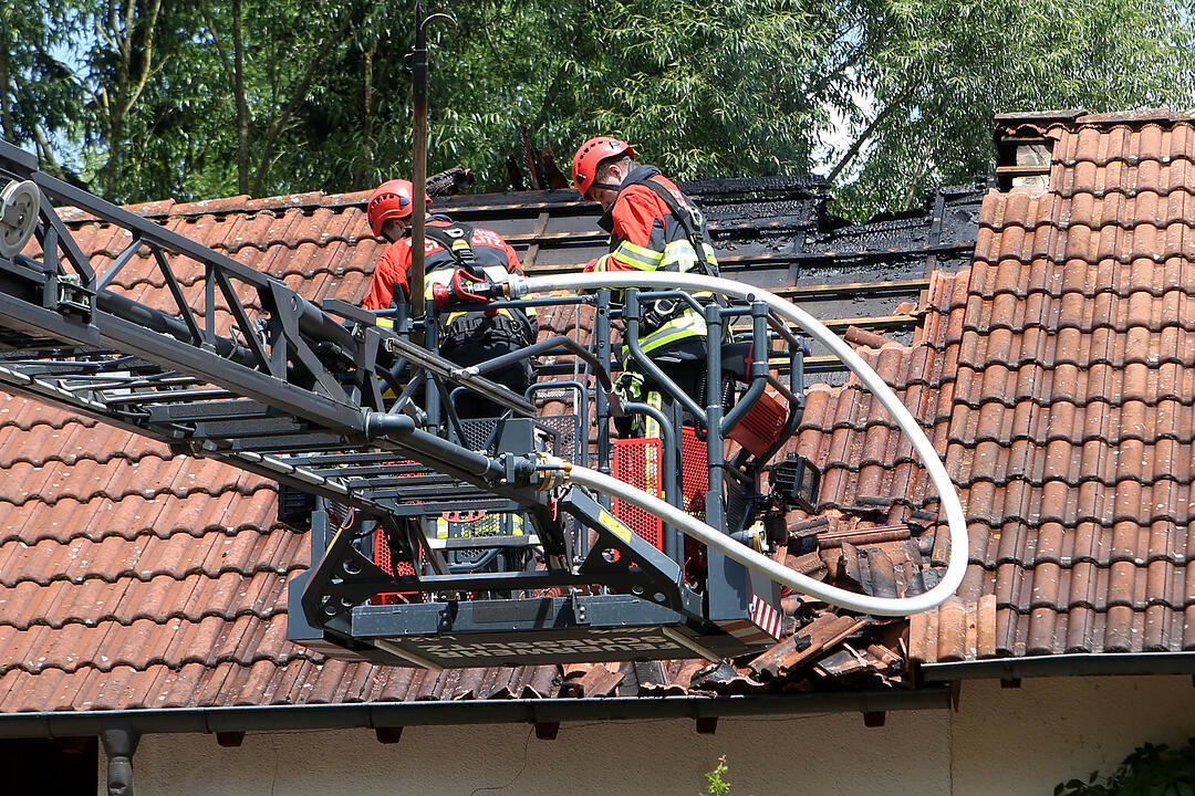 Kreis Bamberg: Brennende Mülltonnen greifen auf Garage und Wohnhaus über