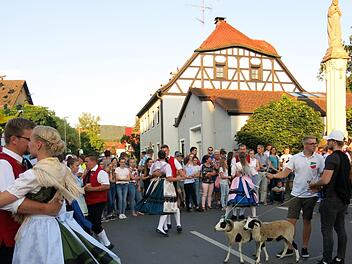 Beim Betzenaustanzen in Effeltrich Foto: Dagmar Niemann