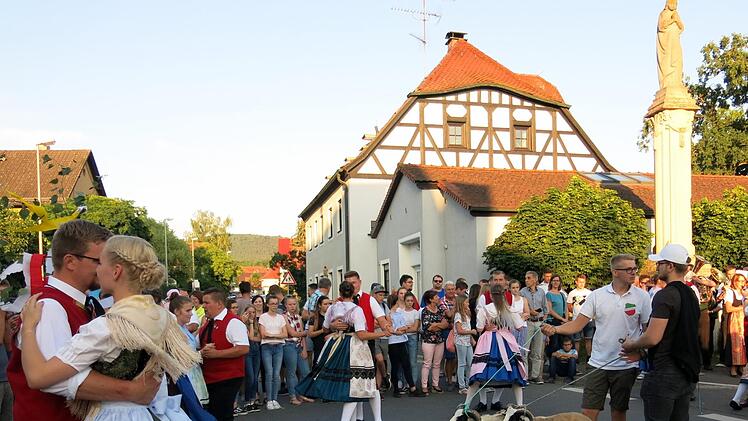 Beim Betzenaustanzen in Effeltrich Foto: Dagmar Niemann