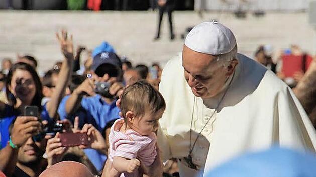 Papst Franziskus hat mit seinem Schreiben "Amoris Laetitia" so manche T&uuml;r ge&ouml;ffnet. Ein Sudienabend in Bamberg will ihm auf den Grund gehen. Foto: Pressestelle Erzbistum Bamberg/Maike Bruns