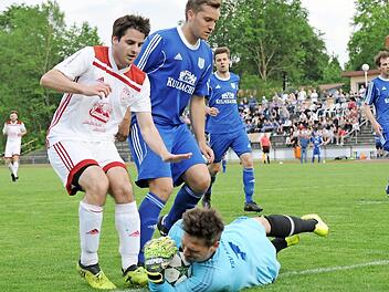 Rettete seiner Mannschaft das wertvolle Unentschieden gegen Gerolzhofen: Münnerstadts Keeper Patrick Balling. Foto: ssp