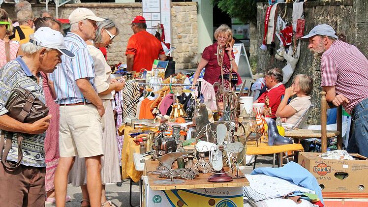 Der Flohmarkt und der Schutzengelmarkt locken immer viele Besucher in die  Stadt. Foto: Dieter Britz
