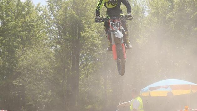 In Sonnefeld geht es am Wochenende "hoch her". Die Motorcross-Fahrer gehen beim AMC zum 15. Mal an den Start und garantieren nicht nur hohe Spr&uuml;nge. Foto: privat