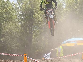 In Sonnefeld geht es am Wochenende "hoch her". Die Motorcross-Fahrer gehen beim AMC zum 15. Mal an den Start und garantieren nicht nur hohe Sprünge. Foto: privat