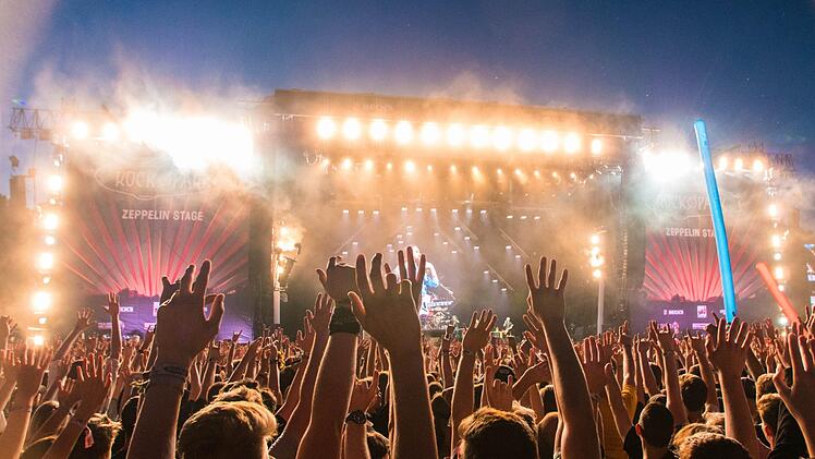 Freitag, Samstag oder Sonntag - Zeppelin Stage, Beck's Park Stage oder AlternArena?  inFranken.de hat den &Uuml;berblick, wann und wo  welche Musiker bei Rock im Park 2019  auftreten. Foto: Marius Kempf/rock-im-park.com