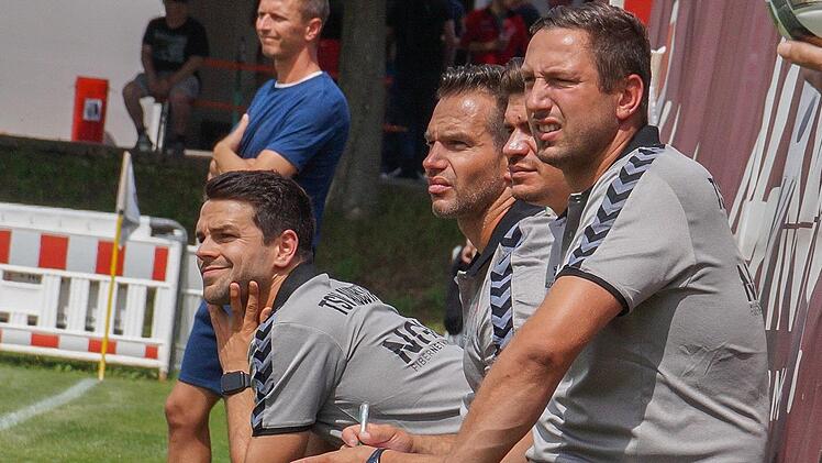 Zuversicht oder Skepsis? Die Blicke der Aubstädter Trainer Victor Kleinhenz (von links), André Betz, Christopher Bieber und Christian Mack trügen nicht.  Foto: Rudi Dümpert