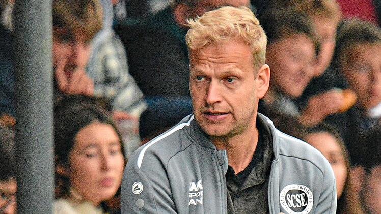 Trainer Jakob Engelmann und die Ebersdorfer starten gegen den FC Coburg in die Saison. Gunther Czepera