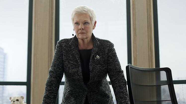 M (Judi Dench) befindet sich in Gefahr.