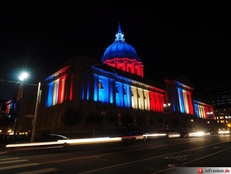Weltweit gedenken Menschen den Opfer des Terrors von Paris