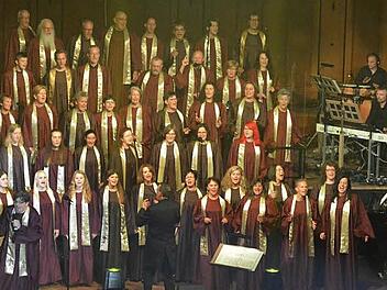 Die KisSingers priesen mit ihrer Band den Herrn - und zum Geburtstag auch ein wenig sich selbst. Foto: Björn Hein