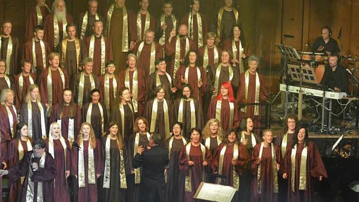 Die KisSingers priesen mit ihrer Band den Herrn - und zum Geburtstag auch ein wenig sich selbst. Foto: Björn Hein