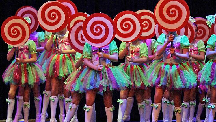 "Wer hat das Rezept versteckt?": Die Choreografie der Jugendschautanzgruppe "Abenteuer in der Lollifabrik" landete bereits zweimal auf dem ersten Platz. Fotos: Katja Nauer