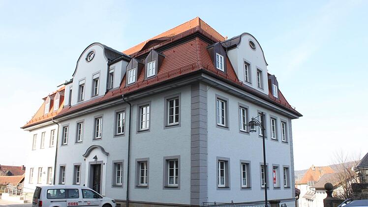 Ein Highlight aller Caritas-Projekte, um Wohnraum für Menschen mit Behinderung zu schaffen: das ehemalige Schwesternhaus neben der Lichtenfelser Stadtpfarrkirche.