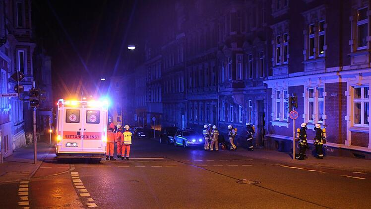 In Hof geriet am Donnerstagmorgen ein Wohnhaus in Brand. Foto: News5/Fricke